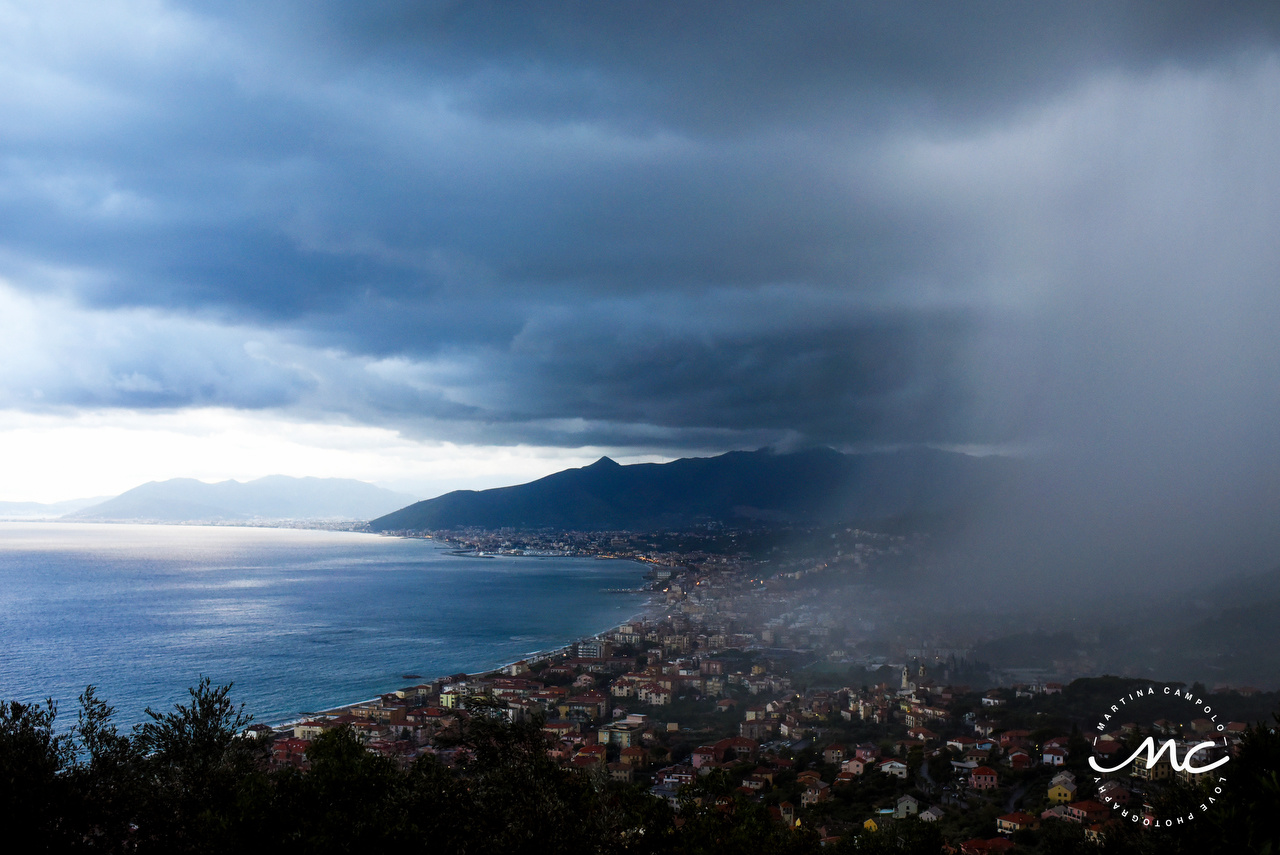 Rain falls in Cinque Terre, Italy. Martina Campolo Destination Wedding Photographer