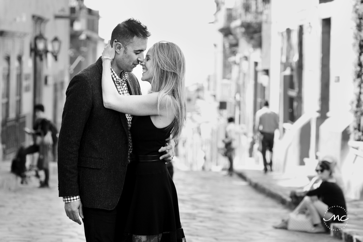 Black and White Anniversary Session in San Miguel de Allende, Mexico. Martina Campolo Photography