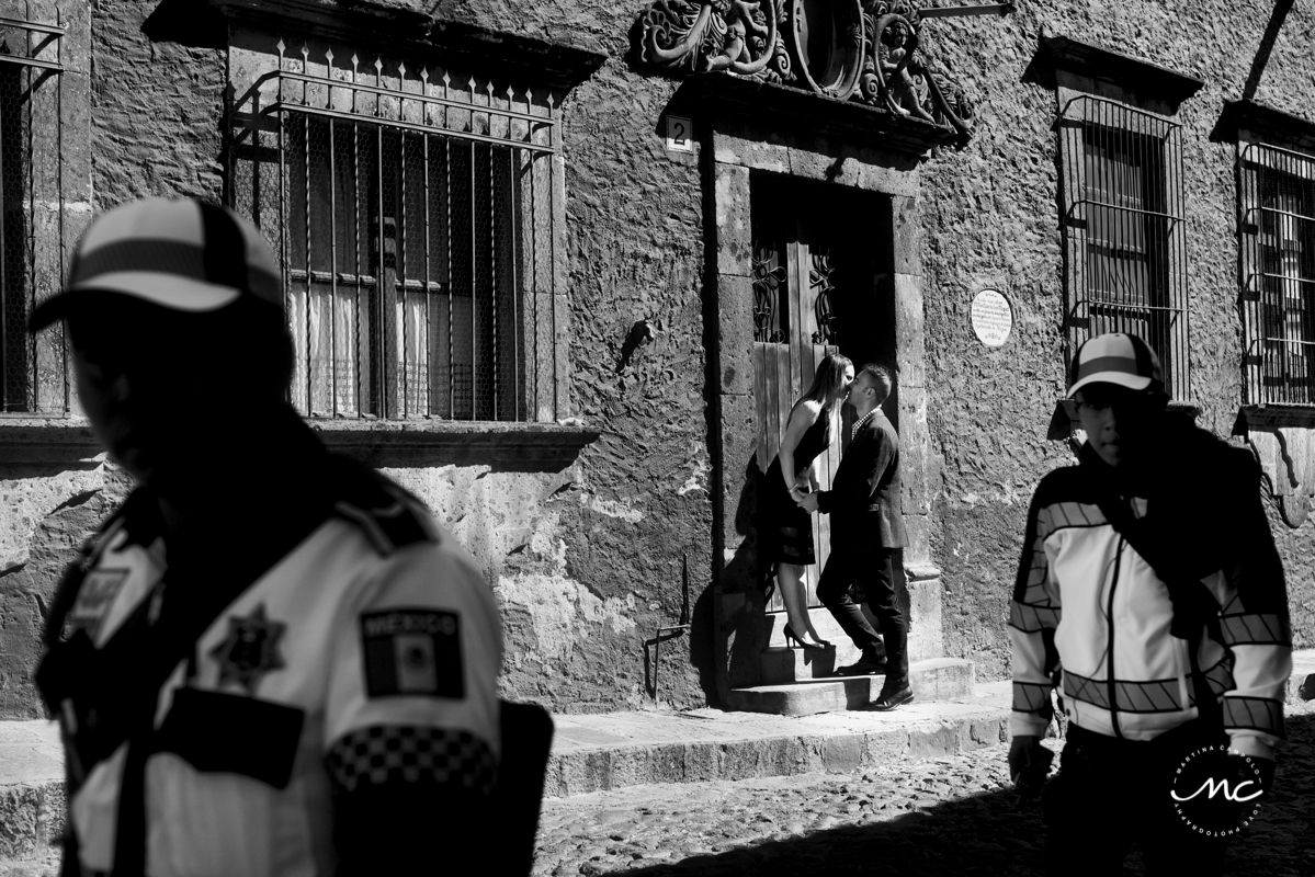 Black and White Anniversary Session in San Miguel de Allende, Mexico. Martina Campolo Photography