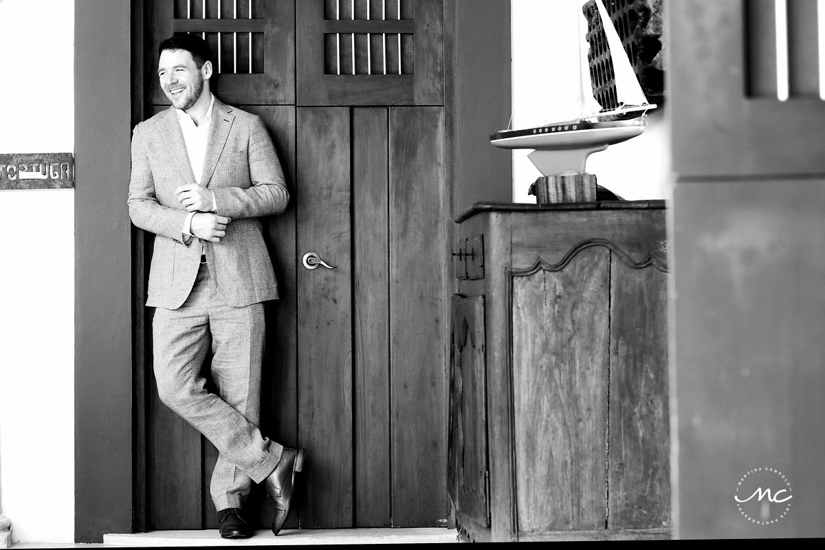 Black and white groom portraits with rustic door at Hacienda del Mar, Riviera Maya, Mexico. Martina Campolo Photography