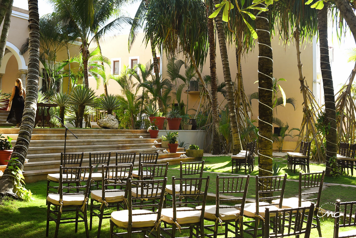 Garden wedding ceremony decor at Hacienda del Mar, Puerto Aventuras, Mexico. Martina Campolo Photography