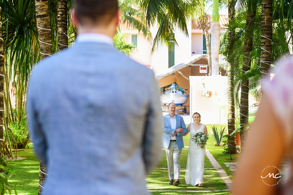 Here comes the bride. Hacienda del Mar garden wedding in Puerto Aventuras, Mexico. Martina Campolo Photography