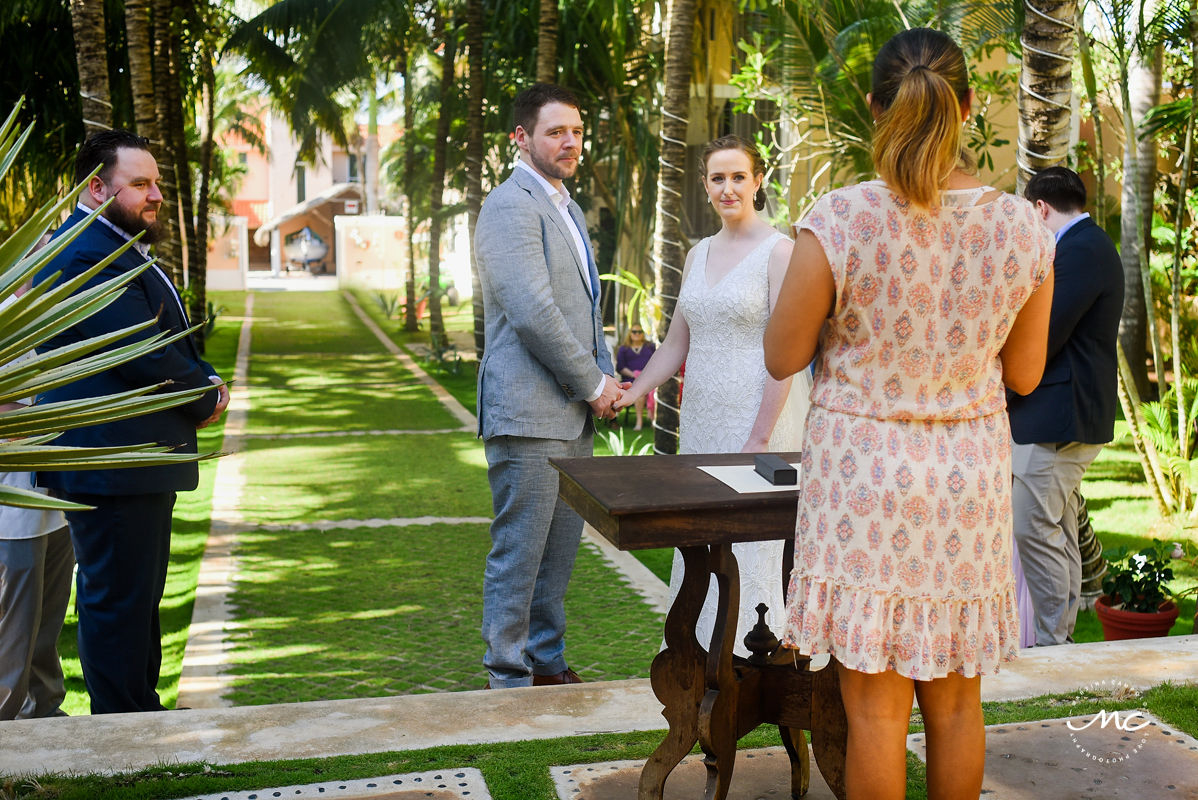 Wedding ceremony moment at Hacienda del Mar, Puerto Aventuras, Mexico. Martina Campolo Photography