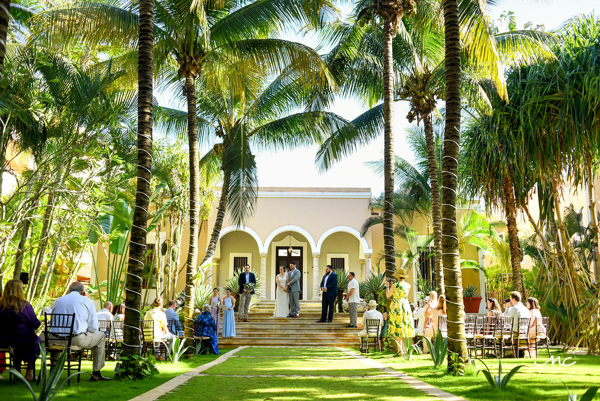 Tropical garden wedding at Hacienda del Mar, Riviera Maya, Mexico. Martina Campolo Photography