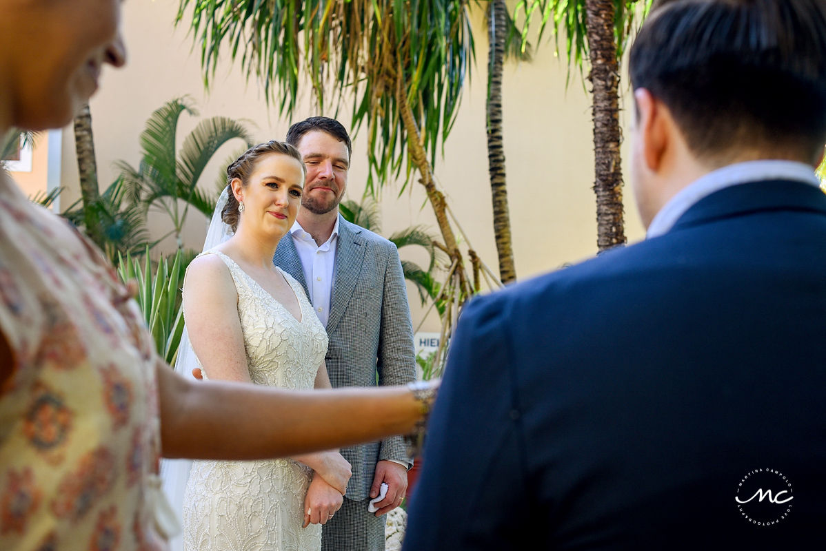 Wedding guest reading at ceremony. Hacienda del Mar, Riviera Maya, Mexico. Martina Campolo Photography