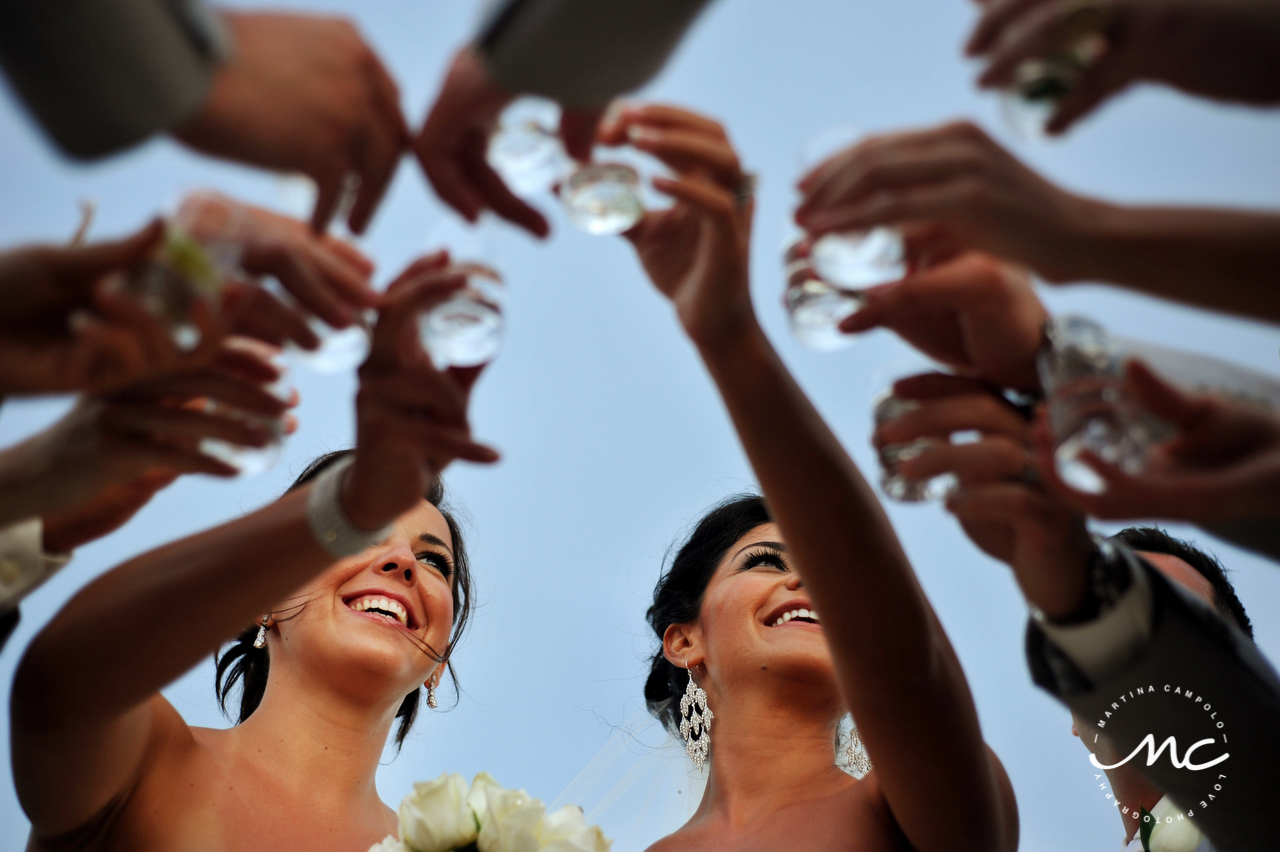 Wedding toasts. Paradisus Playa del Carmen Wedding. Martina Campolo Photographer