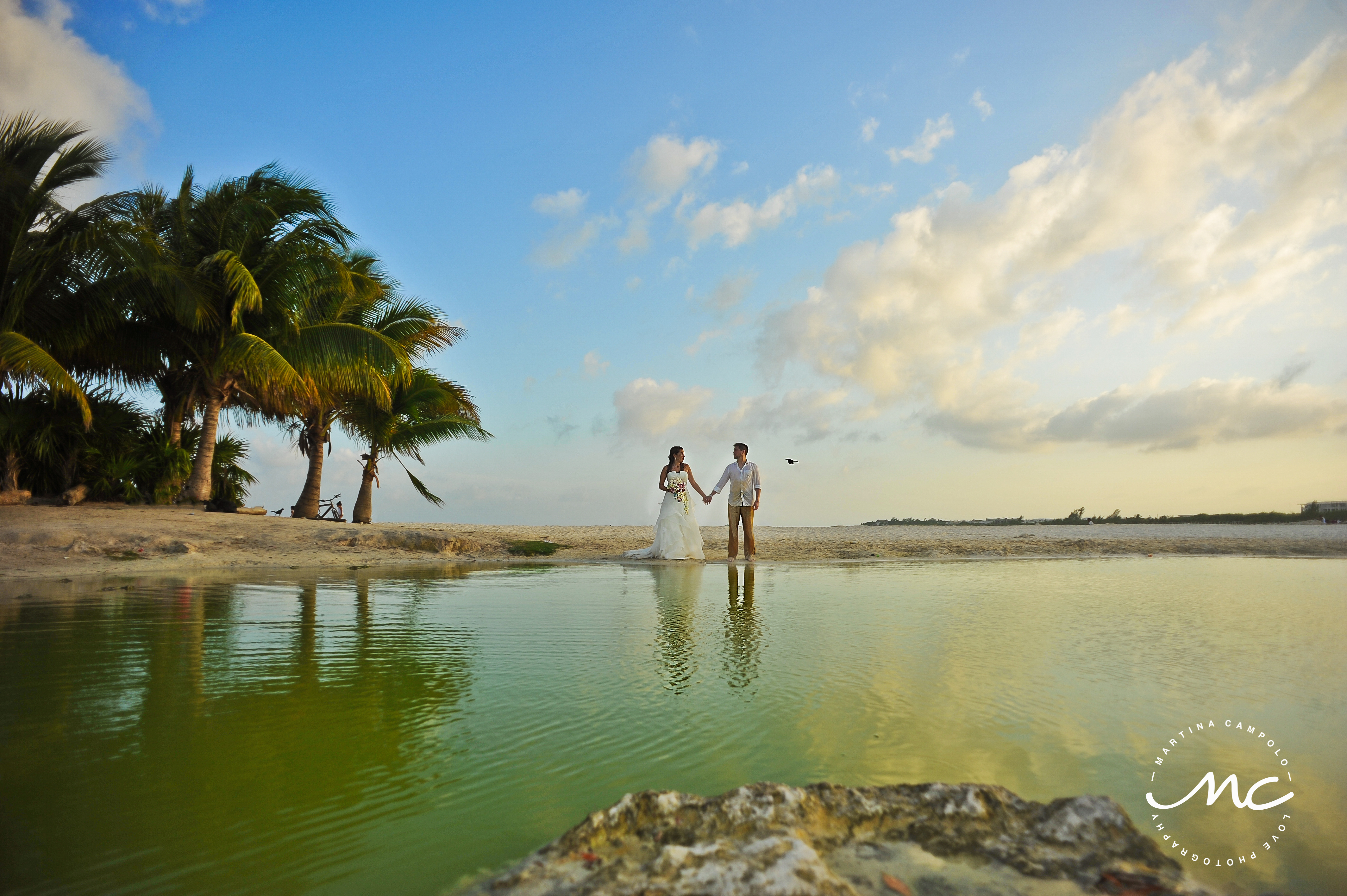 Bride and groom beach portraits at Paradisus Playa del Carmen. Martina Campolo Photographer